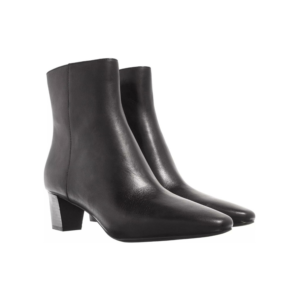 NWOT Lauren Ralph Lauren Willa Burnished Leather Bootie Size 9